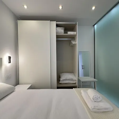 Apartamentos Alfisa Puerta Del Sol Madrid Exterior photo